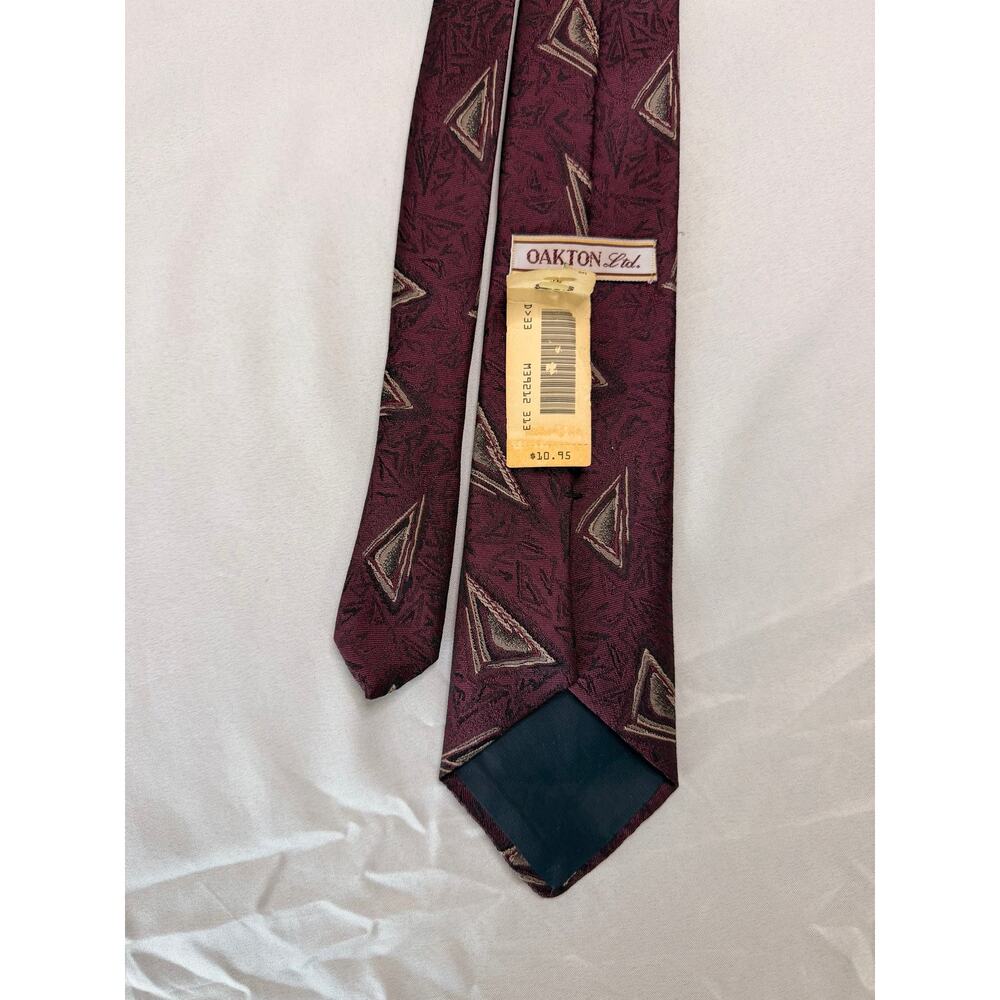Vintage Oakton Ltd Burgundy Geometric Triangle Neck Tie Mens 2.75” Wide NWT
